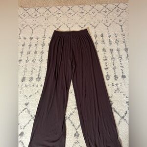 the group babaton by Aritzia brown comfy pants!